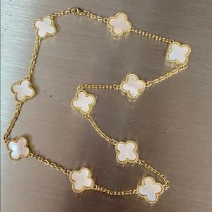 Mother of pearl flower necklace .